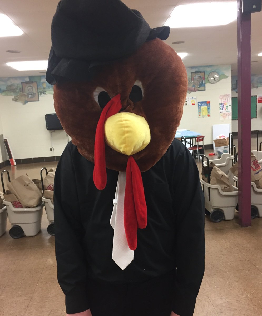 MMSBPS's tweet photo. Don’t forget to come out for the Turkey Trot! 🦃🏃‍♀️🏃 Volunteers are getting everything ready to go! #wearemarshallms @BillericaPS https://t.co/gXW51DBqcC