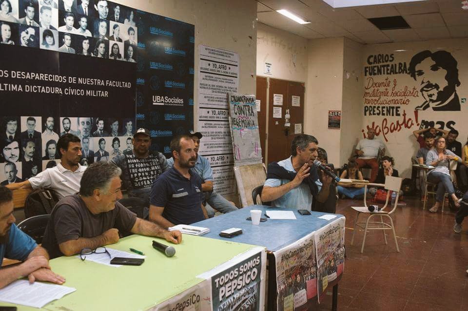 Pepsico_Enlucha's tweet photo. Contra la reforma laboral pactada con la CGT,  trabajadores d PepsiCo en lucha y el sindicalismo combativo se movilizan y llaman a la unidad de acción 
https://t.co/4L4ebvrV89 https://t.co/T2MjGMrQfg