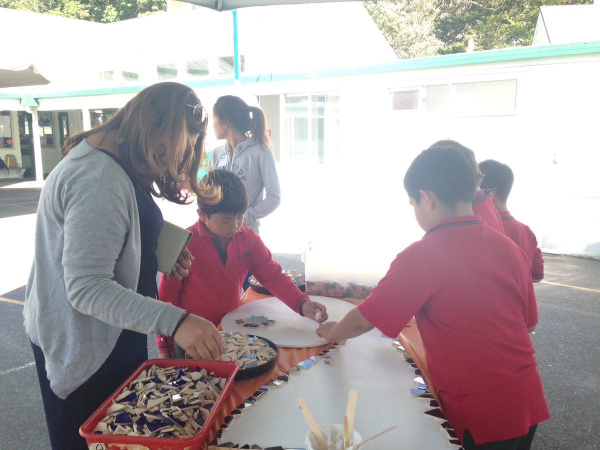 Here is Te Ako Titoki getting our mosaic started on our Enviro review day. #greengold #NPSfab #Enviroschool
