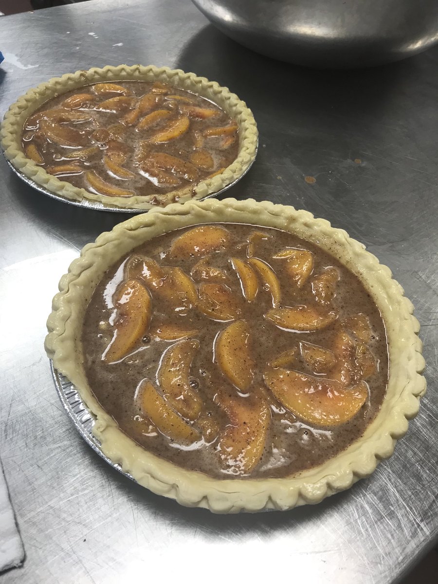 PineappleExpr16's tweet photo. We had a successful pie sale this week! If you missed out, like this post and we’ll see about bringing it back just in time for Christmas! You can even come bake with us! Hope everyone has a happy holiday break! 🍍🍍🍍 https://t.co/ZolzUZgBKe