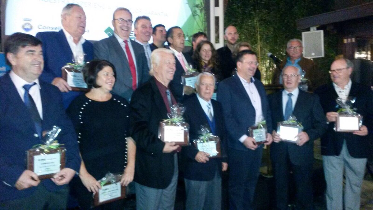 Enhorabuena a la <a href="/PIMEEF/">Petita i Mitjana Empresa d'Eivissa i Formentera</a> por  la organización del 40 aniversario premiando la fidelidad de sus socios. Siempre con el pequeño y mediano empresario
