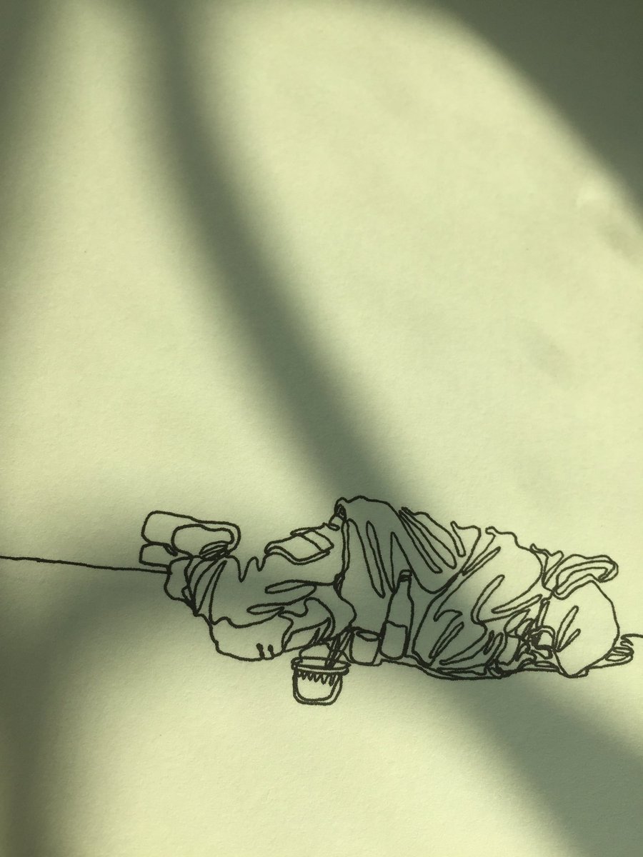 sunnijang's tweet photo. 헤이북스가 낸 김효찬 작가의 <하나로 연결된 삶>이다. 드로잉북. 작가는 표지에 "무엇 하나 의미 없는 것 없이 누구 하나 소외되는 이 없이"라고 썼다. 제발 그랬으면. 그것이 촛불정신인데. 김효찬 작가를 모르지만 그 시선참 따뜻하다. 아, 춥다. https://t.co/RE9WJ4J6JO