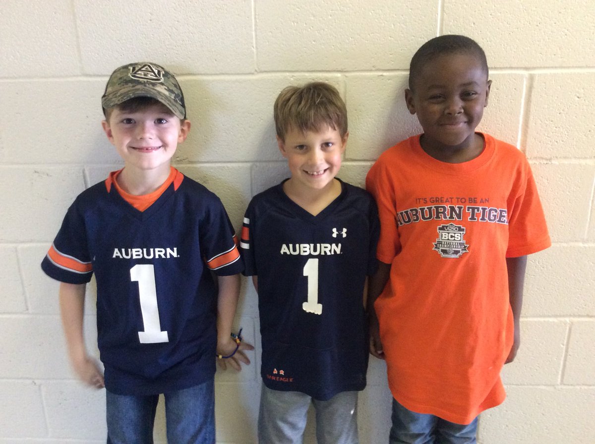 steff_0316's tweet photo. Proud supporters of Alabama, Auburn, and the Trojans! #gotrojans #ontheMove @webstertrojans @MSCSTrojans https://t.co/t4P4wf7xfJ