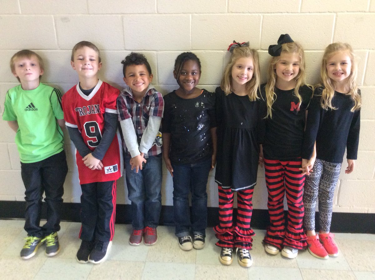 steff_0316's tweet photo. Proud supporters of Alabama, Auburn, and the Trojans! #gotrojans #ontheMove @webstertrojans @MSCSTrojans https://t.co/t4P4wf7xfJ