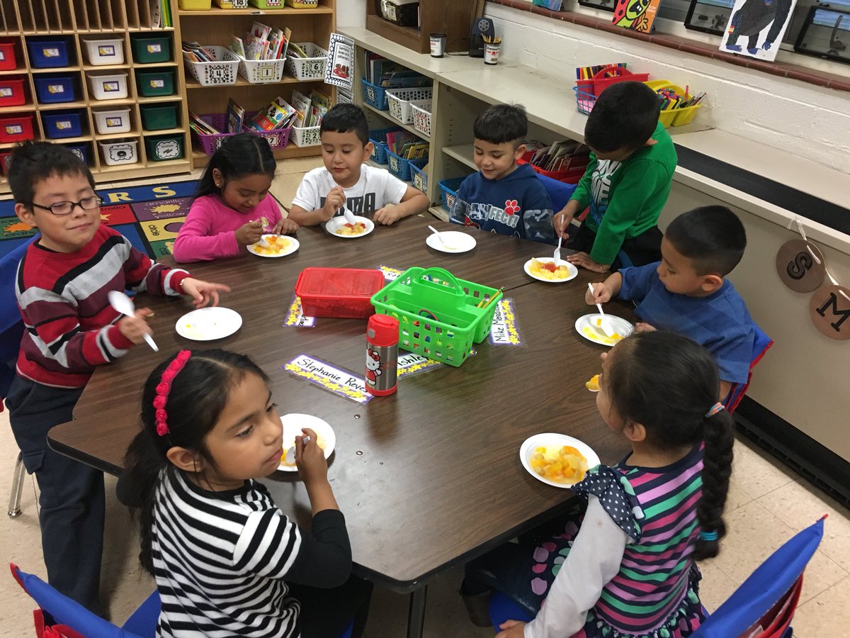 ArreguinsClass's tweet photo. Dimos gracias por lo que tenemos y disfrutamos de nuestra fruta. Ojalá y tengan una maravillosa semana libre. https://t.co/lBg7Hxhfsd