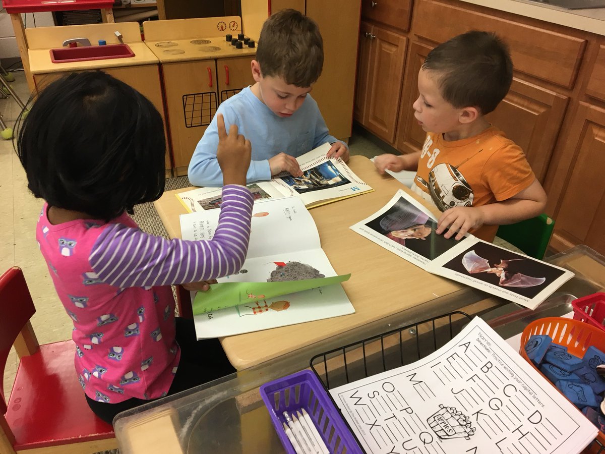 carolcollison1's tweet photo. Wrapping up our day with some books and friends! #lhepride https://t.co/wfWgiRWpaW