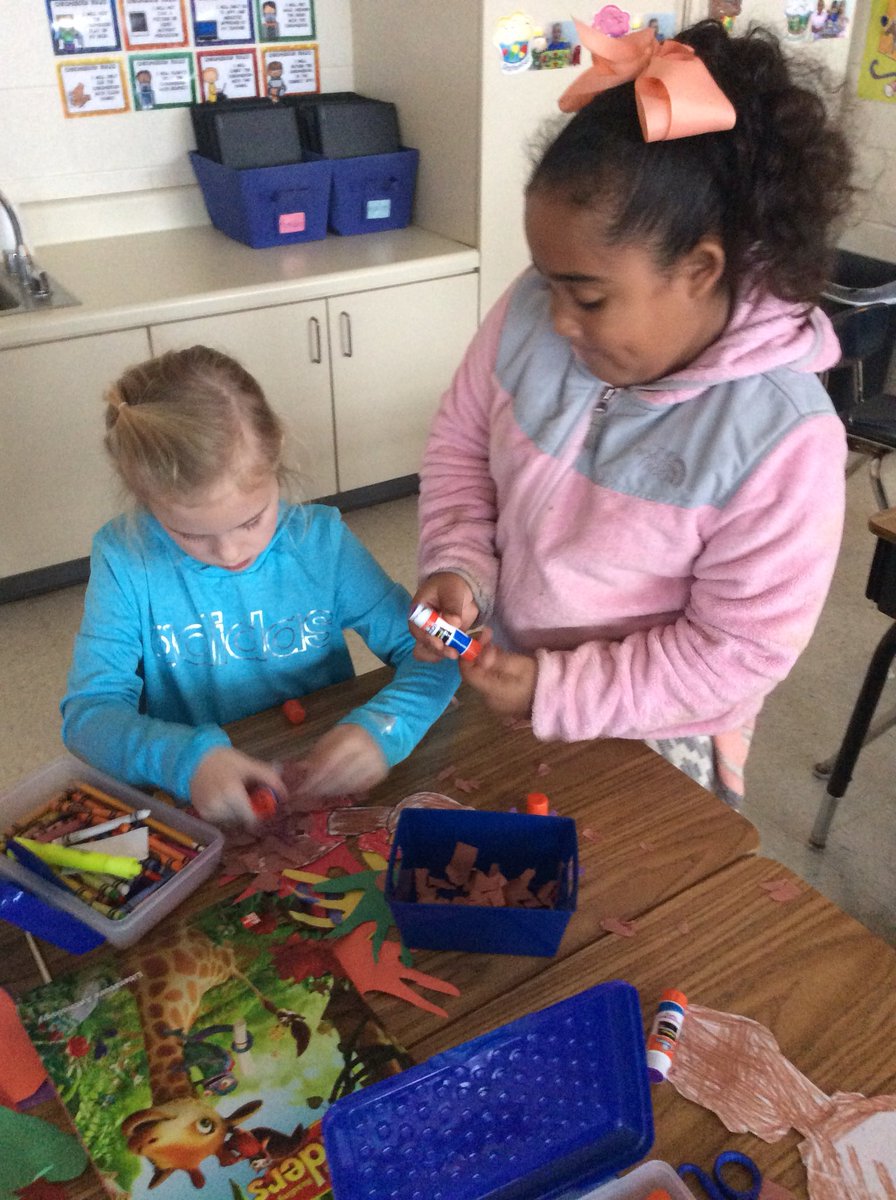 steff_0316's tweet photo. Fun week of making turkeys, planting corn with a little herring, and decorating turkey cookies! I love the 1st grade world. ❤️
#1stgradefun #thankful #thanksemily @eslawler @webstertrojans @MSCSTrojans https://t.co/z6ZRgwIEIC