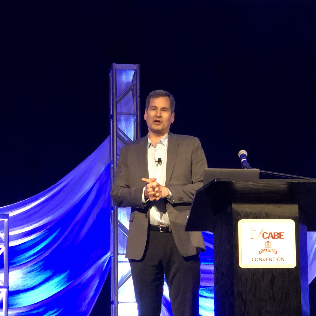 DevinMSheehan's tweet photo. Hearing from @Pogue at the @CTAssocBdsofEd #cabecapss2017 conference. #CTedu https://t.co/S45HZvIm9l