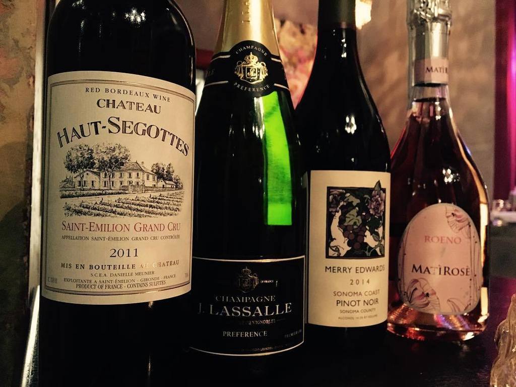 TheEmersonGrill's tweet photo. In honor of Broad Comedy in the building; here are some of our FAVORITE wines by FEMALE wine makers! Come in and try them before the show๐๐ผ #girlpower #broadcomedy #winelist #femalewines #yaasqueen https://t.co/wkMcklP6oj https://t.co/EQm1YfegEs