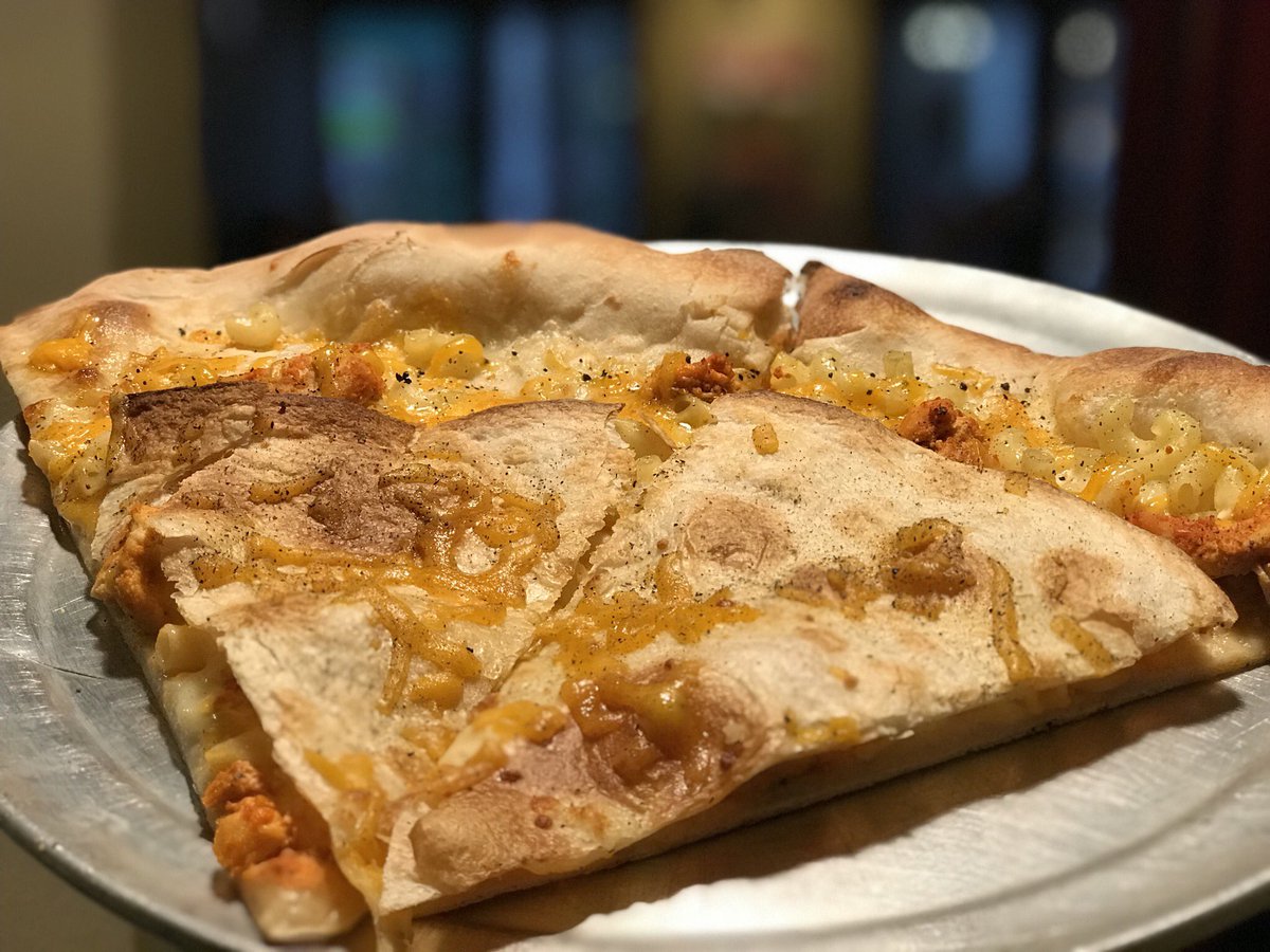 IansMadison's tweet photo. Retweet to win! It’s #FreePizzaFriday and you’ll be entered to win by retweeting this tweet! Ready, set, tweet! #ianspizza https://t.co/HFF4xn65ub