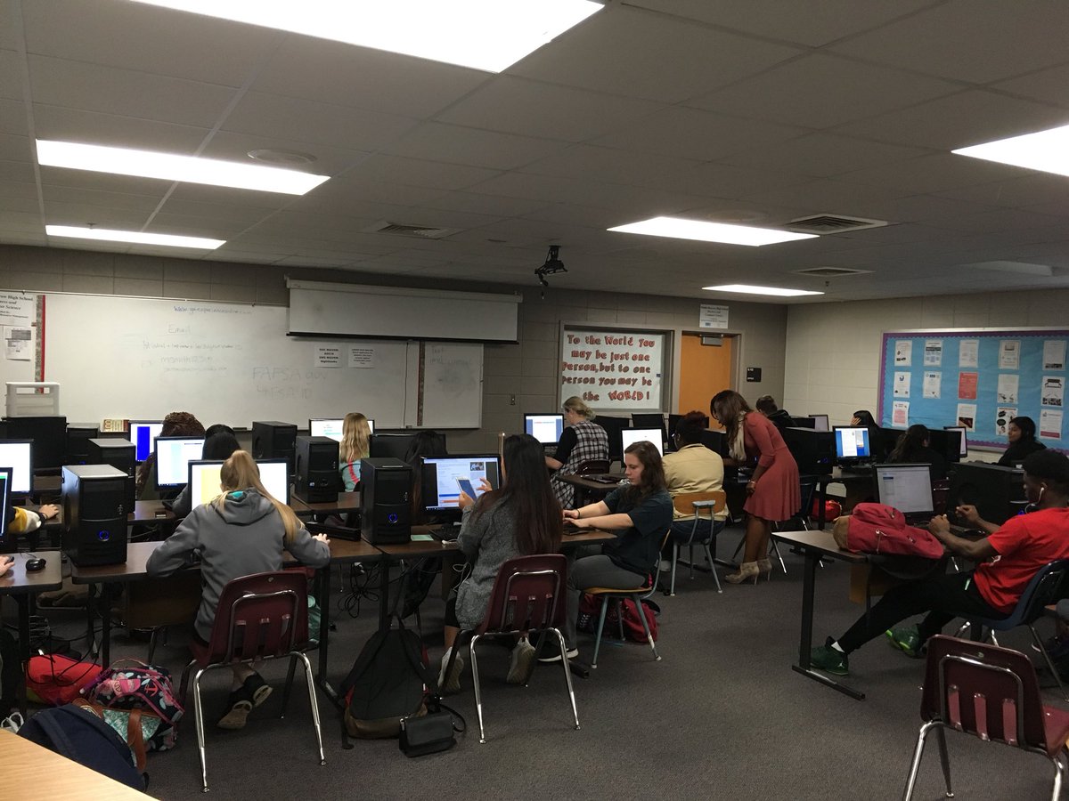 TweetDoggs's tweet photo. Seniors have been busy the past two days filling out ~170 college apps! We are very proud of the hard work they put in! #applytocollegeweek https://t.co/Wv8mzPG2hE