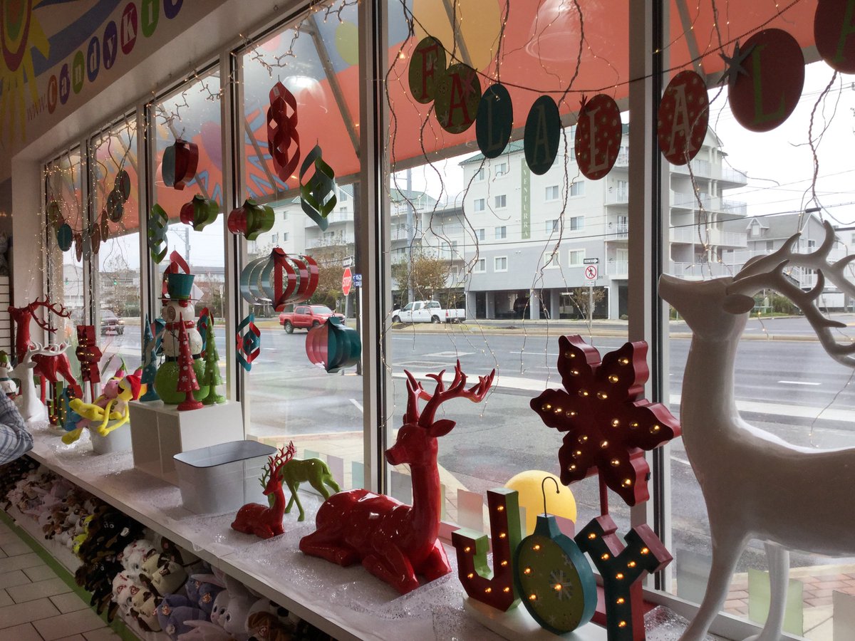 candykitchens's tweet photo. It beginning to look a lot like Christmas at Candy Kitchen! Our stories are putting in their holiday best and our candy is getting festive! #wonderfulworldofcandy #sweets247 https://t.co/Nh0y6z2E1E