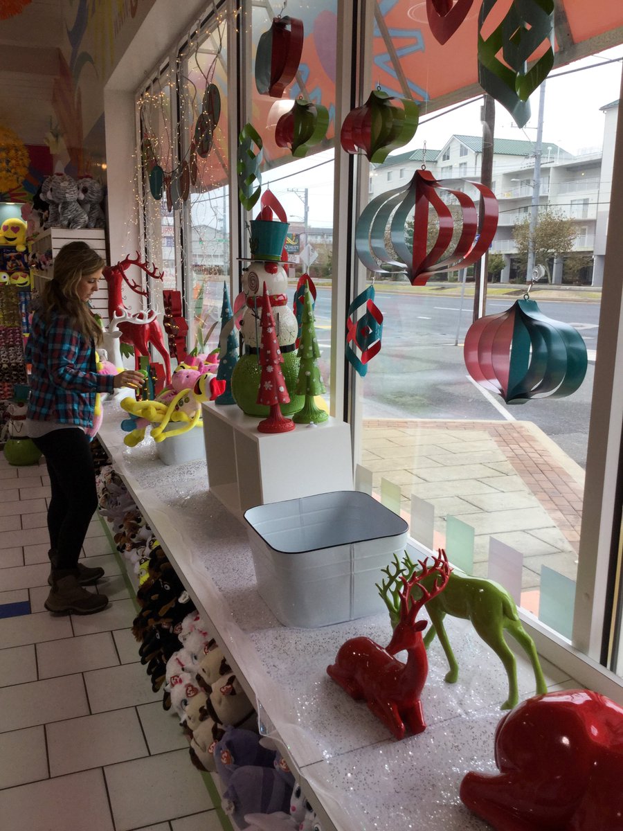 candykitchens's tweet photo. It beginning to look a lot like Christmas at Candy Kitchen! Our stories are putting in their holiday best and our candy is getting festive! #wonderfulworldofcandy #sweets247 https://t.co/Nh0y6z2E1E