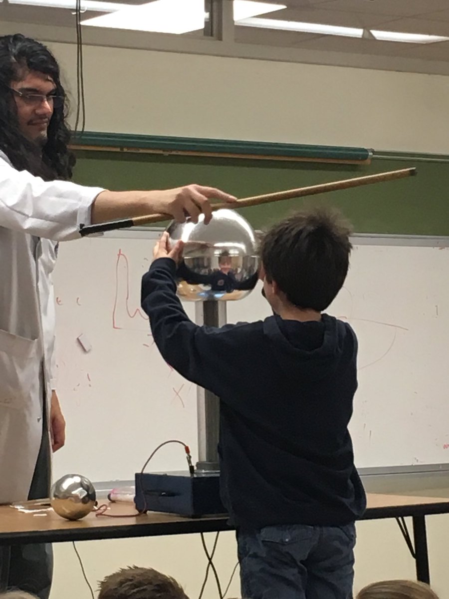 MsGunnPCE's tweet photo. A fun filled day of science! #RiSDgreatness #FieldTripDay #madscience #science https://t.co/bFvoSzCs9N