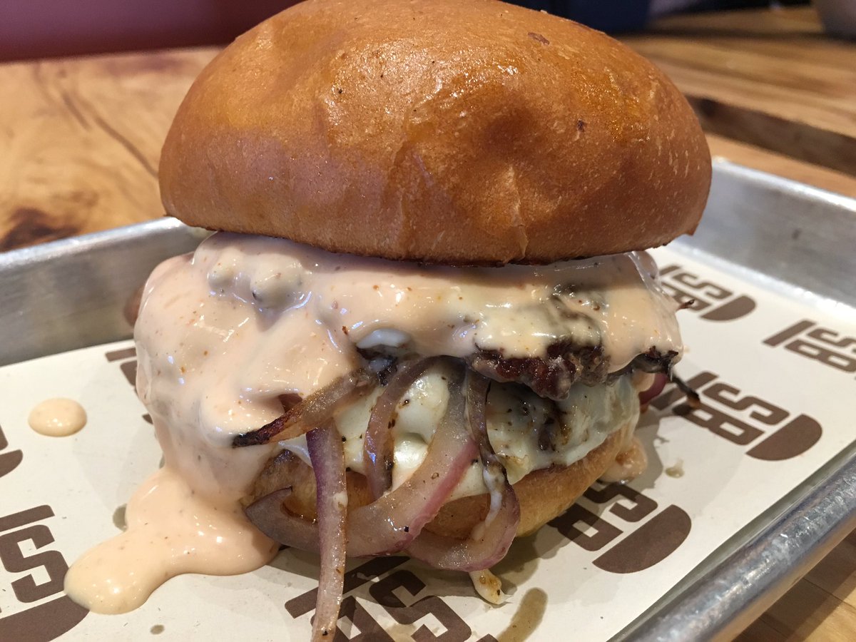 Standard Burger tweet media
