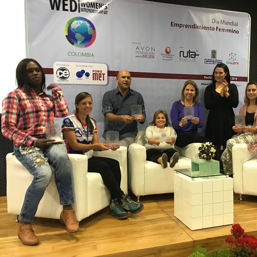 MicroempresaCol's tweet photo. Felices con este reconocimiento que nos hace  hoy la ONU en marco del Día Mundial del Emprendimiento Femenino. Lo recibimos con mucho entusiasmo y nos compromete a seguir trabajando por nuestras empresarias y empresarios en todo el Pais. @WEDColombia @Ruta_N https://t.co/dcRuoXgSKK
