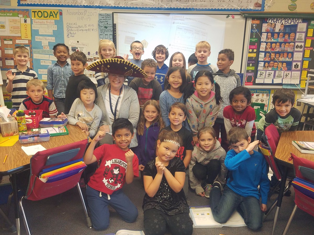 eaminogue's tweet photo. This class brought in DOUBLE the mystery item! #applesauce #KESFoodDrive @FoodFinders https://t.co/mPlBEwtNi4
