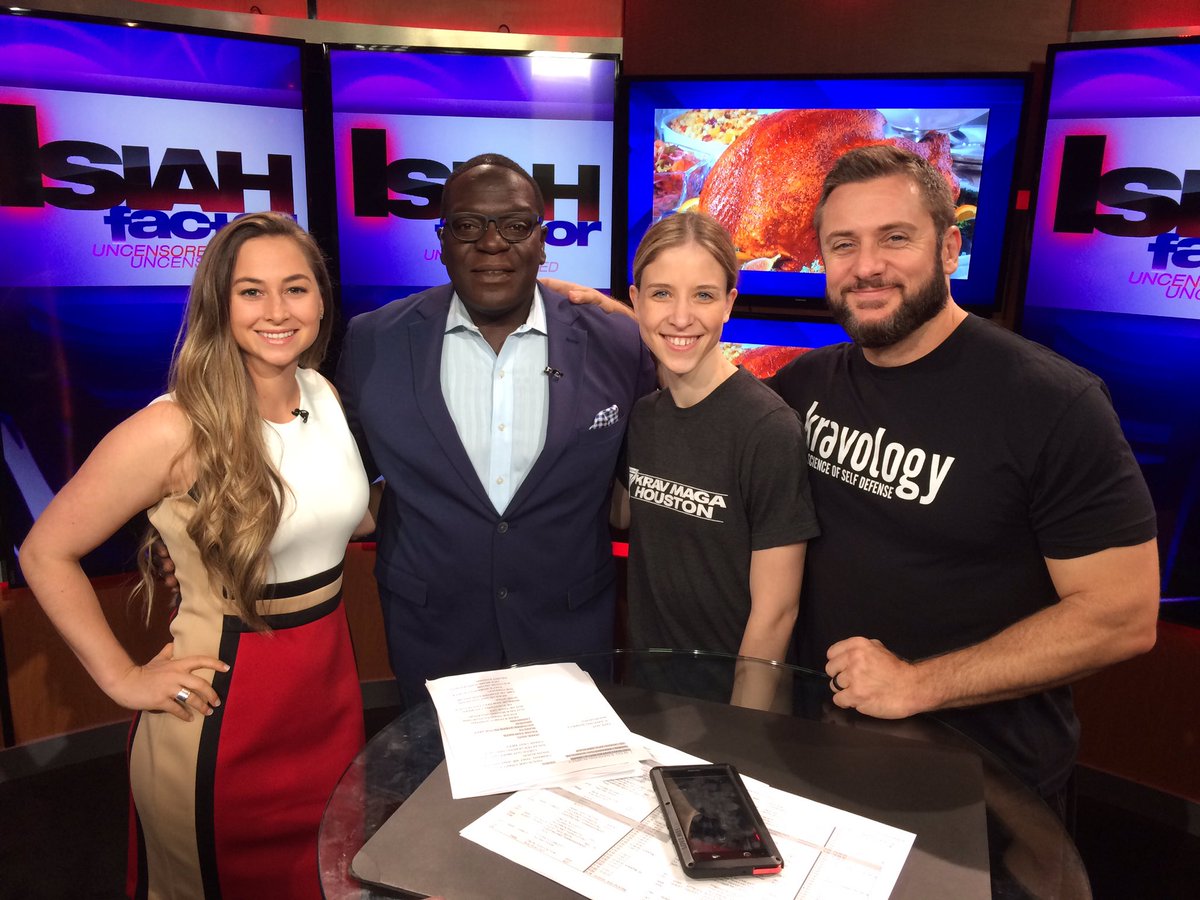 taylor_barros3's tweet photo. Great time on the #isaiahFactor Catch me at 10:30pm CT Thanksgiving night to learn how to stay healthy during the holidays #GatoradeSNIP2017 https://t.co/l5YAIiQ5U8