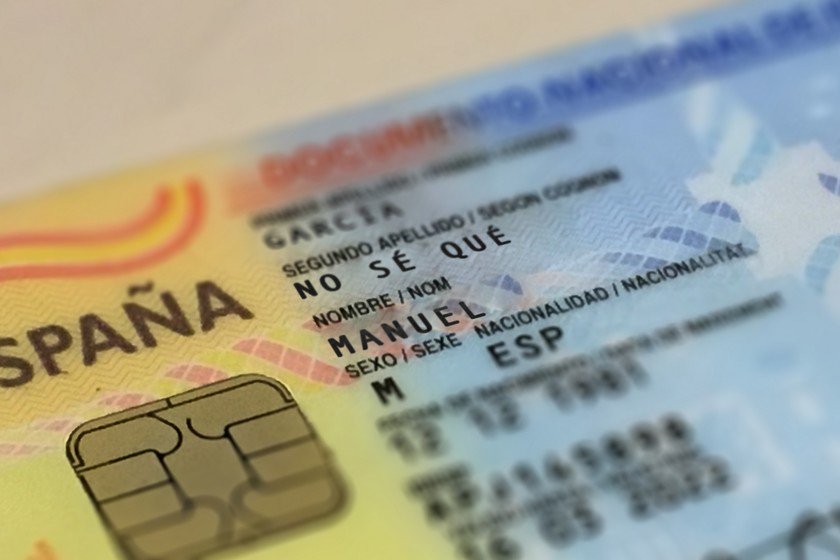 xataka's tweet image. El fracaso del DNI electrónico: caos, vulnerabilidades y todavía más confusión bit.ly/2zKzRzk #lomásvisto