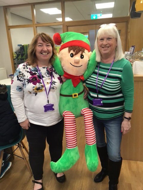Jean5724's tweet photo. #elfieselfie happening in Helensburgh! Join @Argyll_ButeTSI Helensburgh &amp; partners for Be Aware Prepare...it’s Winter 1st Dec at @helensburghcos from 1.30pm #1000voices @alzscot @ReidVal537 @lizh5662 @suebrannan50 @AliGildea @alzscot #LocalVocals #KnittingBee https://t.co/B0sX7vRWRm