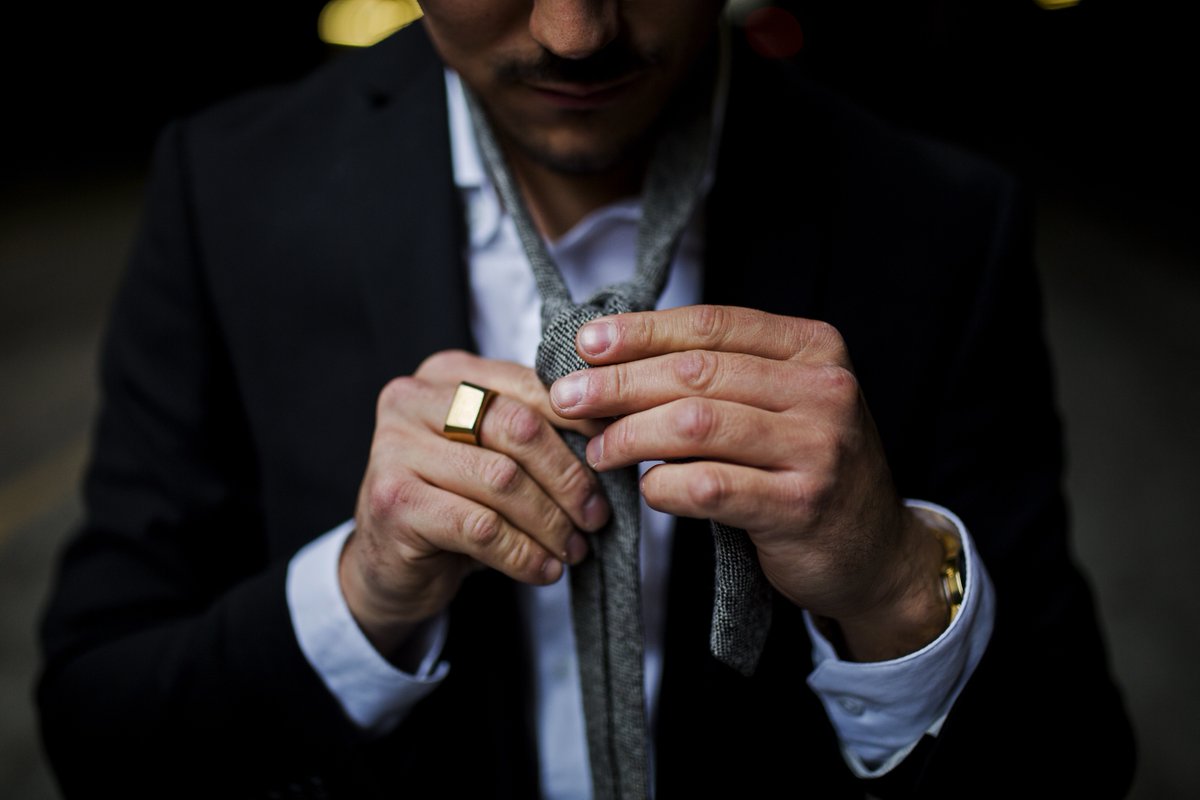 TheSuitCoStore's tweet photo. The Art  of Tying a Tie; Pratt aka; 'Shelby', Windsor , Half-Windsor , Bow Tie...
Which knot do you prefer? Great tutorials from T.A.T. ---> https://t.co/MNE5X1McAp PC: Andrew Worley #theeverydaygentleman #teg#ootd #vitarelli #mensfashion #mensstyle #tie #bowtie #gentleman https://t.co/Ifi8Yqo51v