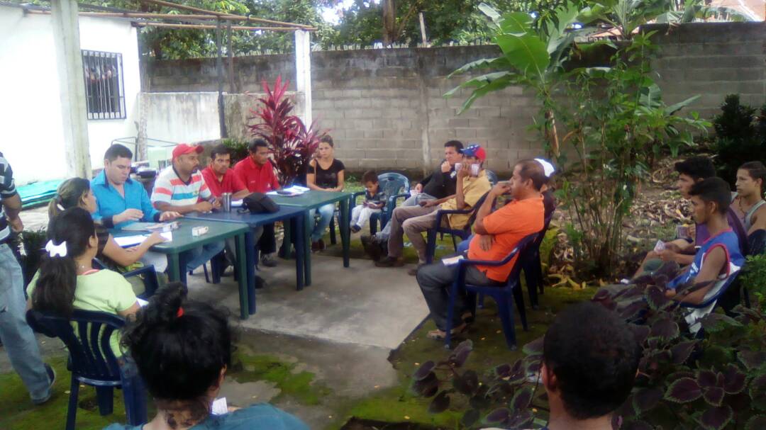 pcvbarinas's tweet photo. Robinson García candidato alcalde al Municipio Obispo por @PCV_Venezuela en Asamblea con los campesinos y comunidad de Caño Colorado los Guasimitos #Barinas https://t.co/xN3OMcLPvx