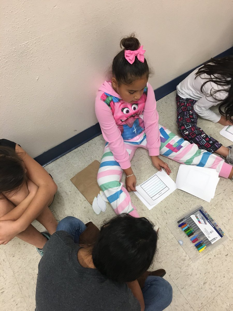 KParrTeach's tweet image. We are thankful for our buddies! @golliharsclass @NISDOHT #OHTinspired #buddyclass