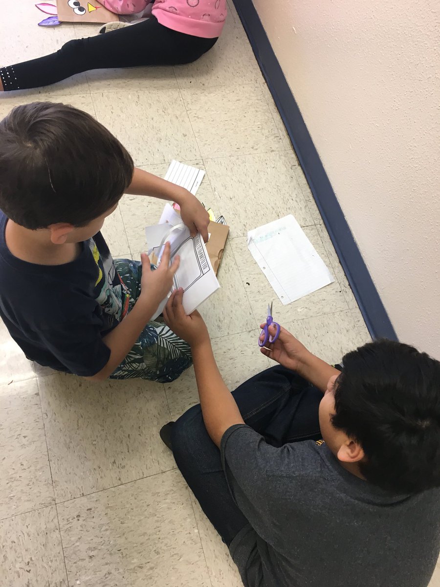 KParrTeach's tweet image. We are thankful for our buddies! @golliharsclass @NISDOHT #OHTinspired #buddyclass