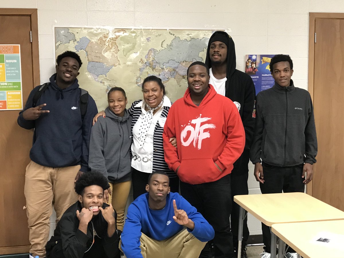 SenJeanBreaux's tweet photo. I spent the day at Arlington High School with 9-12th grade social studies classes meeting students in my district and seeing what topics their teachers were teaching. #INdistrict #YourVoice https://t.co/ZX1JSe2YfG