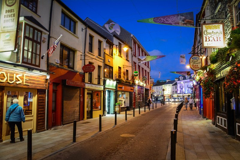 ABritSoutherner's tweet photo. Explore the beautiful town of #Killarney in the heart of County Kerry during an #Ireland road trip! Find out the best things to do, where to stay and places to eat in 48 amazing hours! https://t.co/c0CEk81UYc https://t.co/EEp1brVvMd