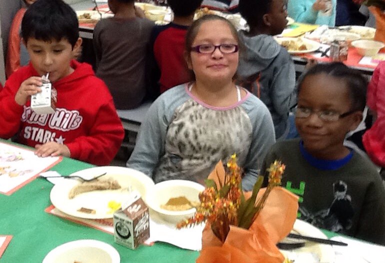 JenReichardt1's tweet photo. Thanksgiving feast. Thanks PTO! @flossmoorsd161 @SerenaHills_161 https://t.co/1SQjg60tju