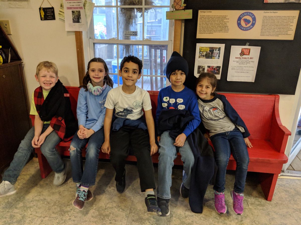 JosephRPyeElem's tweet photo. We had lots of hands on fun, and great #21stCenturyLearning experiences this week! Our 2nd graders went to Bee City, and our Kindergartners went to West Farm Corn Maze. We love to learn in our community! #teamPye https://t.co/2psp02pd8r