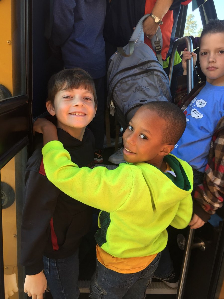 JosephRPyeElem's tweet photo. We had lots of hands on fun, and great #21stCenturyLearning experiences this week! Our 2nd graders went to Bee City, and our Kindergartners went to West Farm Corn Maze. We love to learn in our community! #teamPye https://t.co/2psp02pd8r