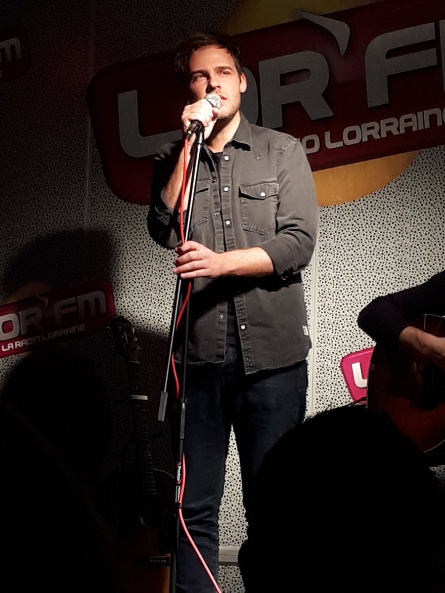 P_Chl0e's tweet photo. @charliemusic30 Petit Souvenir 😊😊 #Lorfm #Showcase #Acte1 https://t.co/4rmi8dQmJD
