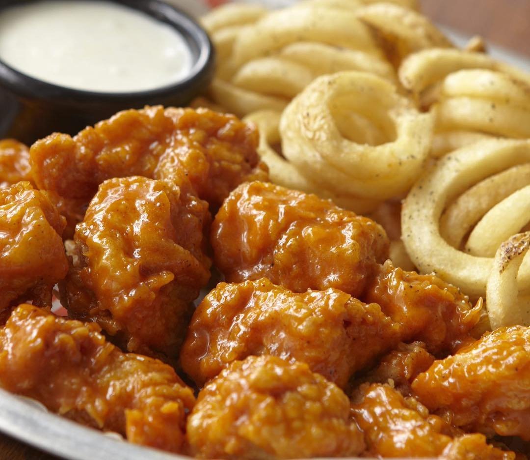 HootersofSac's tweet photo. Delicious boneless wings 🔥
.
.
#Hooters #HootHoot #HootersMakesYouHappy #bonelesswings #hooterswings #lunch #hotwings #Hootergirls https://t.co/iqEp7NowQ0