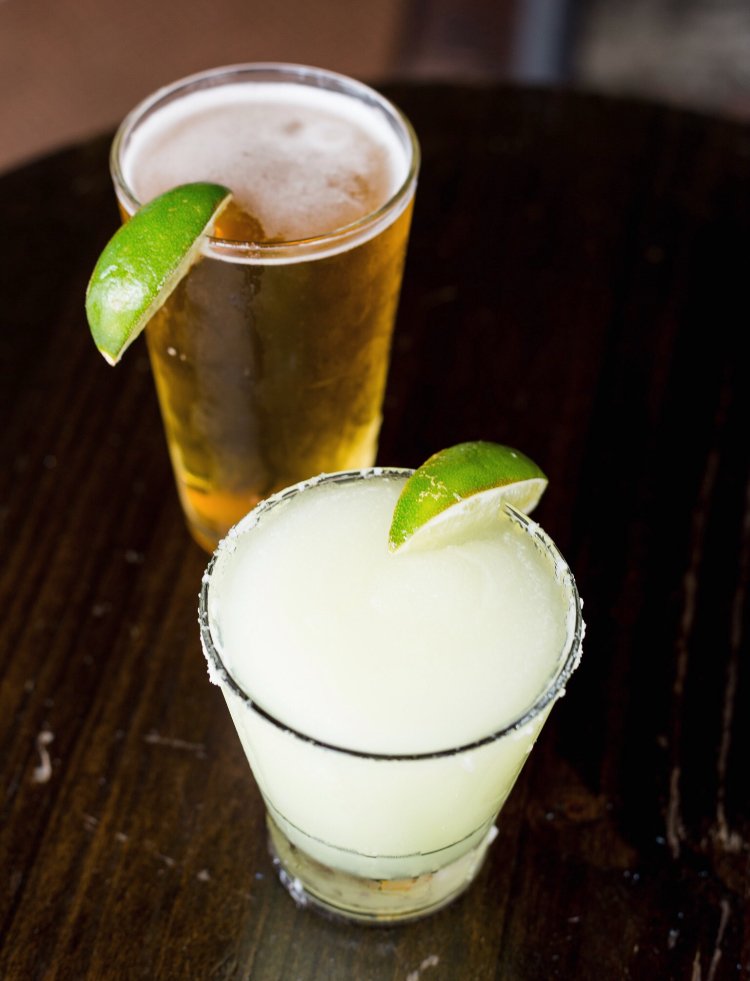 OnlyAtTeKila's tweet photo. Quench your thirst with our specialty cocktails and refreshing brews on this beautiful Friday afternoon! https://t.co/gWUQFglroH