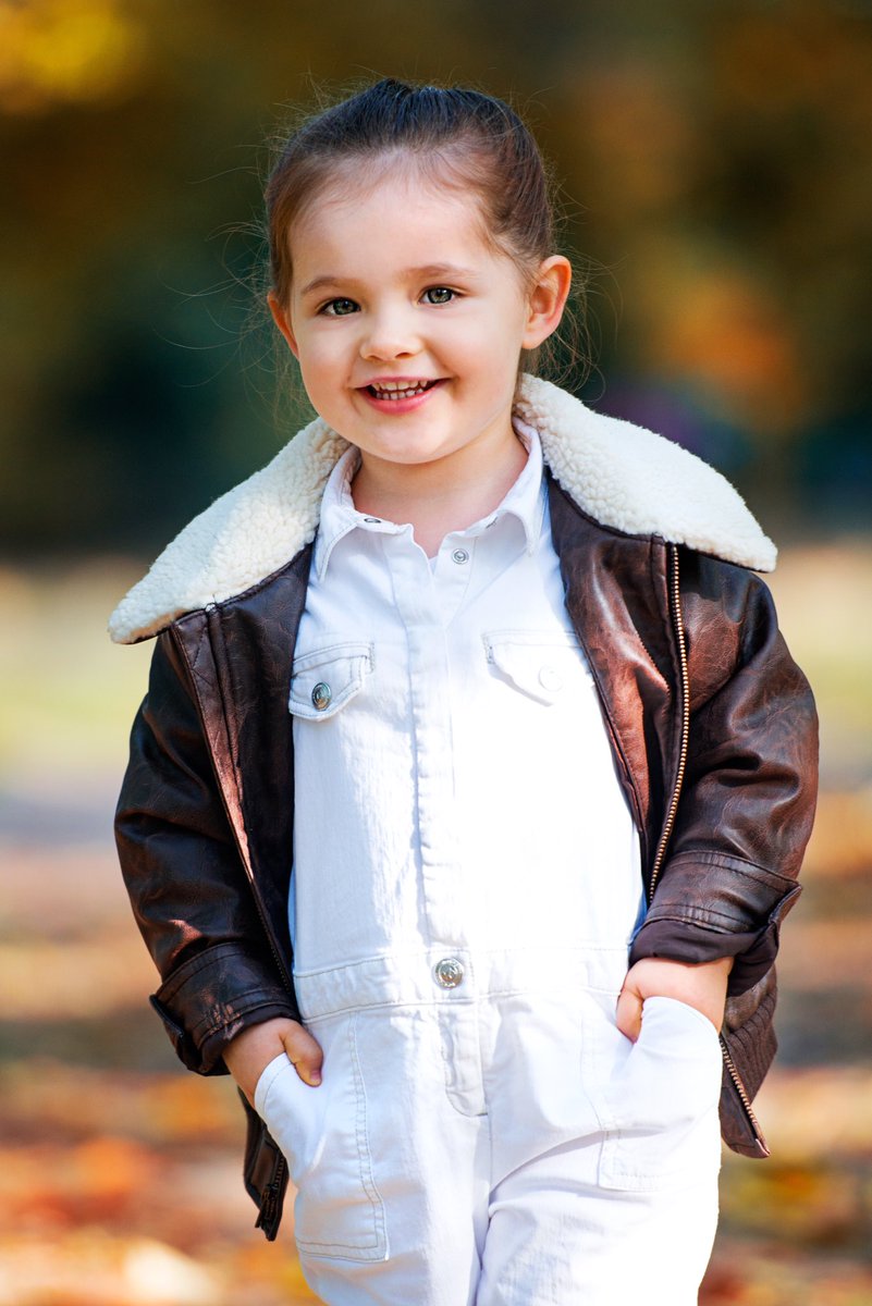 cocorocha's tweet photo. This little girl!!! 🍁 #ioniconran  🍂 photos by @thisisharri 🍁 https://t.co/FvLjFpNJPl