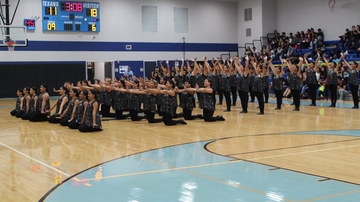 Planet_Rayburn7's tweet photo. #TXI2017 #TXInvitational #TXInvitational2017 @TXInvitational
TexAnns' performance today in the gym during halftime! #RayburnTexAnns #DrillTeam https://t.co/BA9dAJ2Cnp