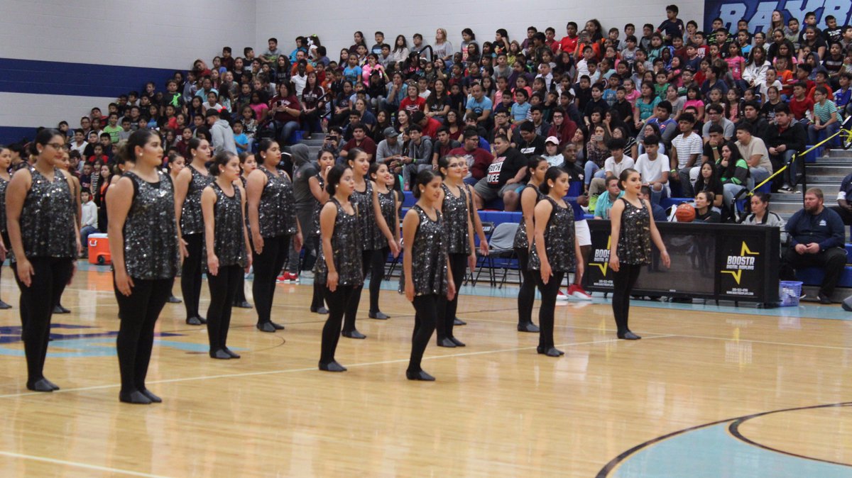 Planet_Rayburn7's tweet photo. #TXI2017 #TXInvitational #TXInvitational2017 @TXInvitational
TexAnns' performance today in the gym during halftime! #RayburnTexAnns #DrillTeam https://t.co/BA9dAJ2Cnp