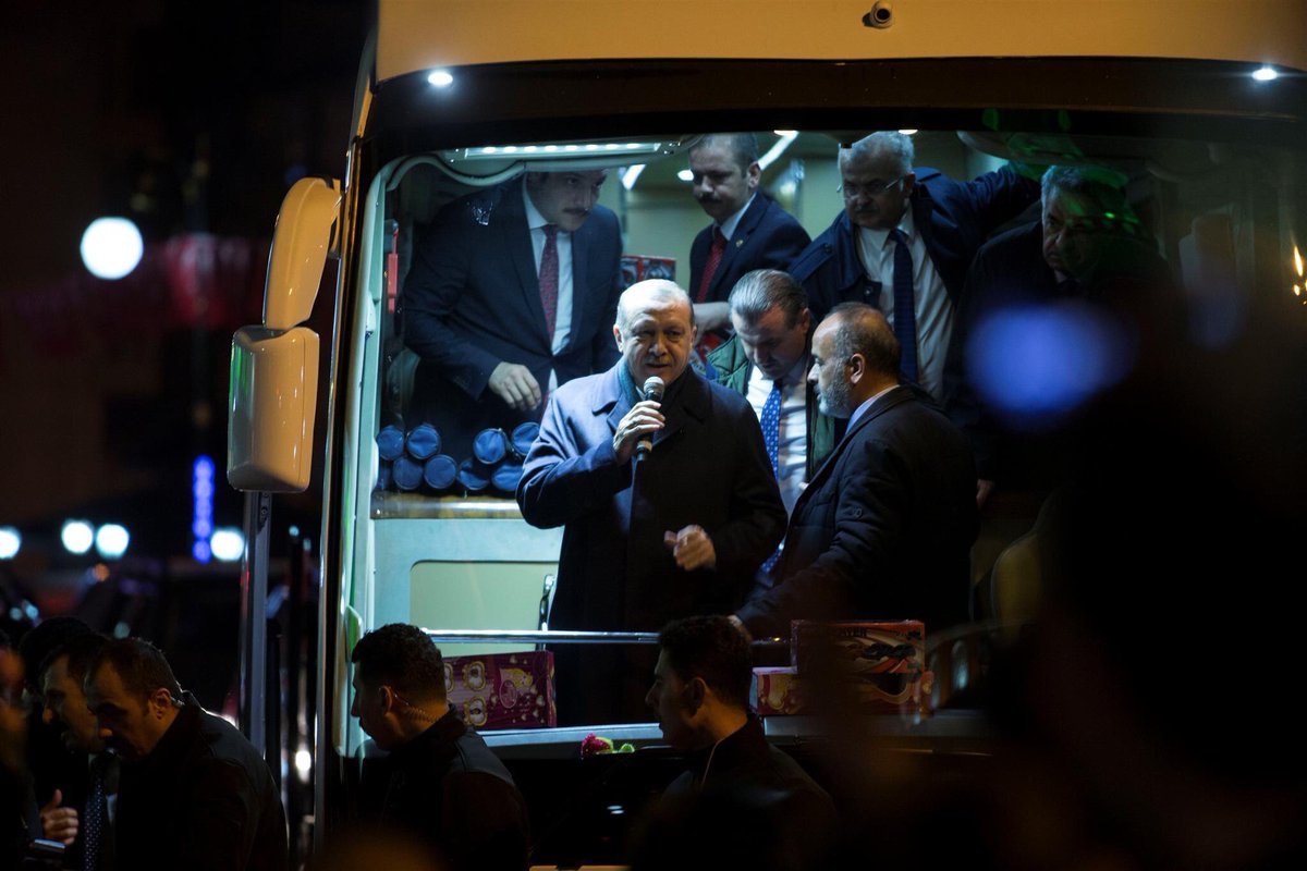 Cumhurbaşkanımız Recep Tayyip Erdoğan, Rize'nin Güneysu Merkez Camii Meydanı'nda toplanan kalabalığa hitap etti.