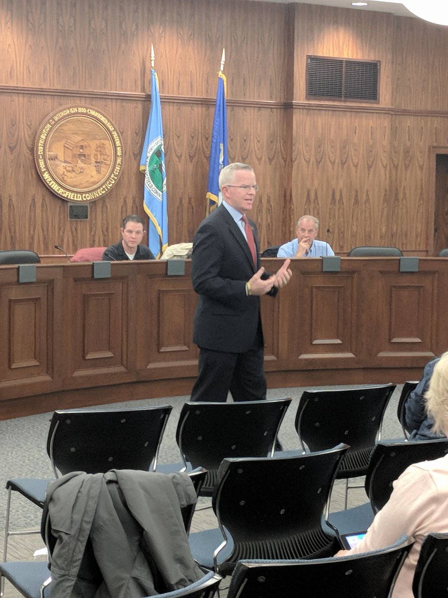 Connolly4CT's tweet photo. Had a great time talking with the @WethersfieldDTC last night! It's time for a different style of leadership - a leadership that puts service over politics.
#Connolly4CT #CTtogether https://t.co/7gCw43WFRD