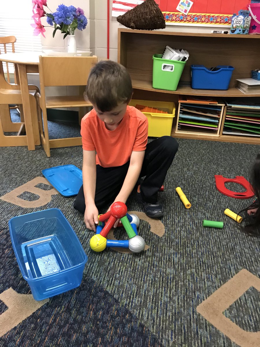 KellyKorbitz's tweet photo. Fun Friday -STEM Stations https://t.co/dLQULLGY7s