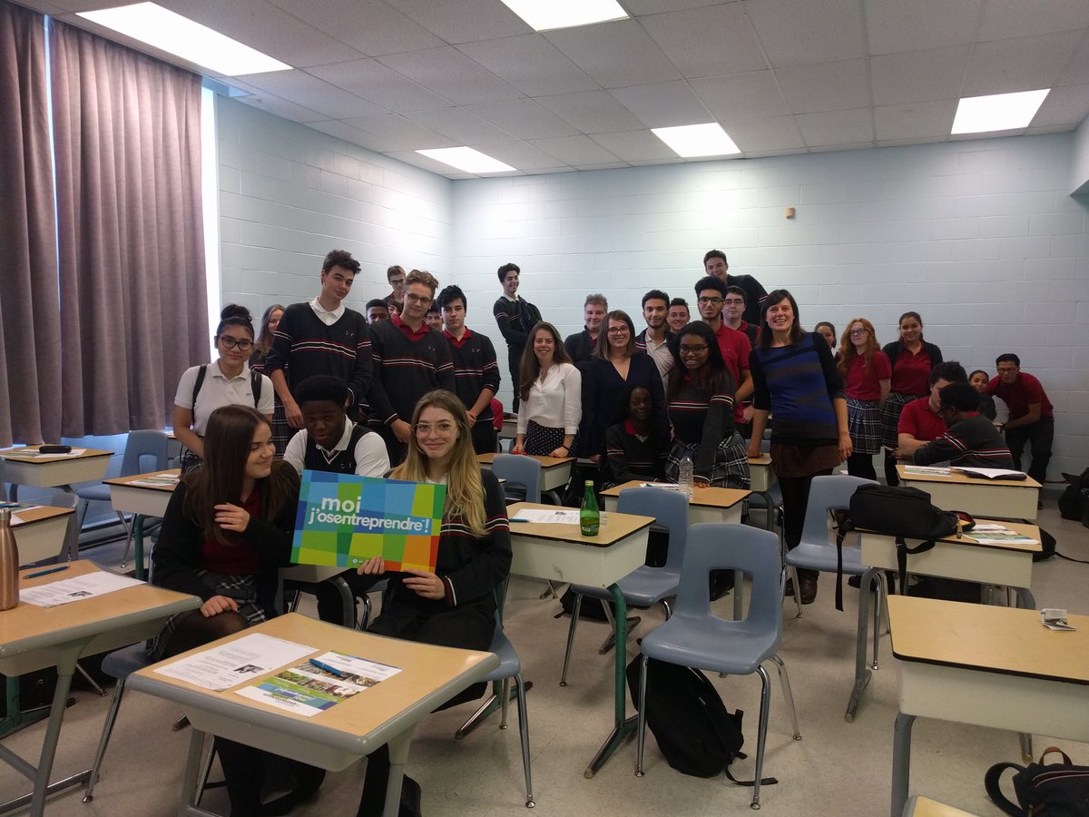 Au collège Mont-Royal dans le cadre de la Semaine #entrepreneuralecole avec l'entrepreneure, Célia Laguitton, fondatrice et directrice de Minuit moins une Théâtre. #EduQc #entrepreneuriat
