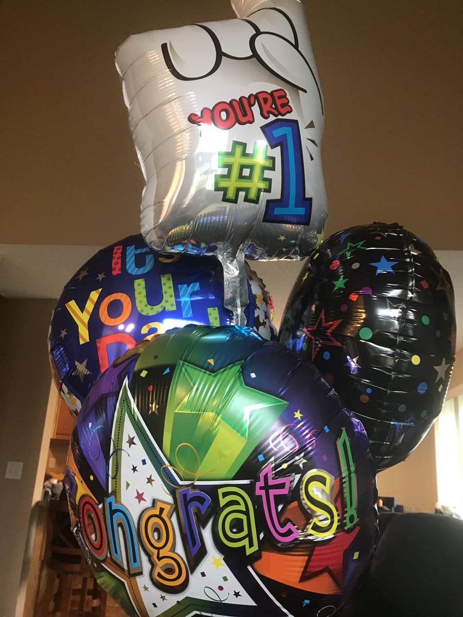 ahiggins96's tweet photo. lol i just won $100 and got a bouquet of balloons that say “congratulations” on them https://t.co/KUB9JRIeNE