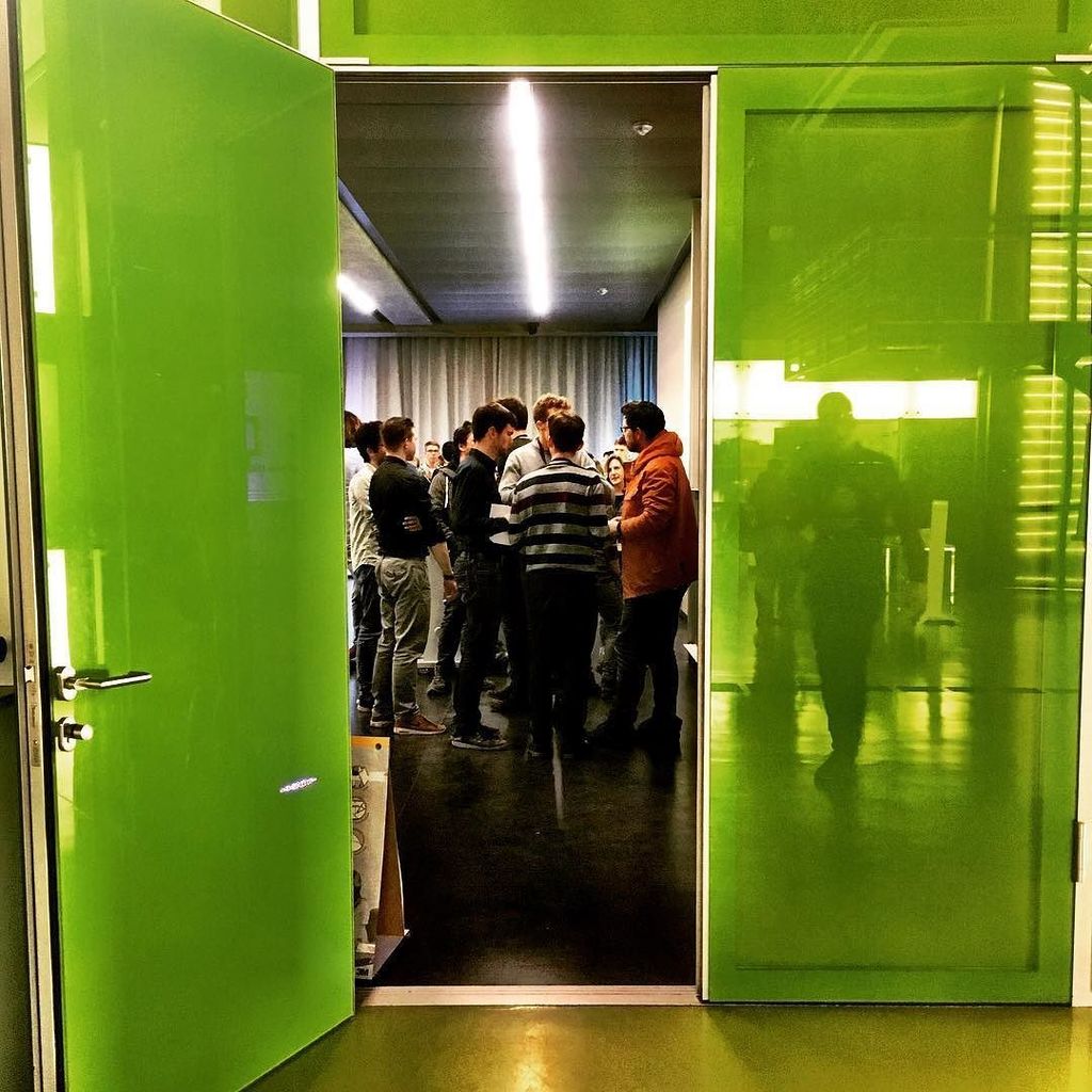 seventhings_app's tweet photo. Helping to get the perfect pitch π€ #SWDD17 #brainstorming #pitch #startup #developing #ideas #university #dresden #tudresden #lookingfordeveloper π https://t.co/G57847DOaj https://t.co/hlHNruQ4g7