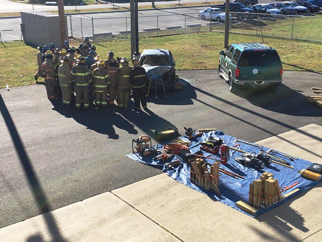 MassDFS's tweet photo. Auto extrication training for #Recruit Class S06 at #DFSSpringfield campus. https://t.co/cWXowWOOx1