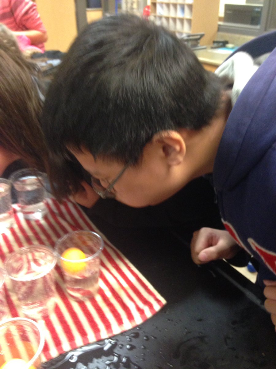 LDubsGatestone's tweet image. Water Surface Ball! #colourchallenge #class78