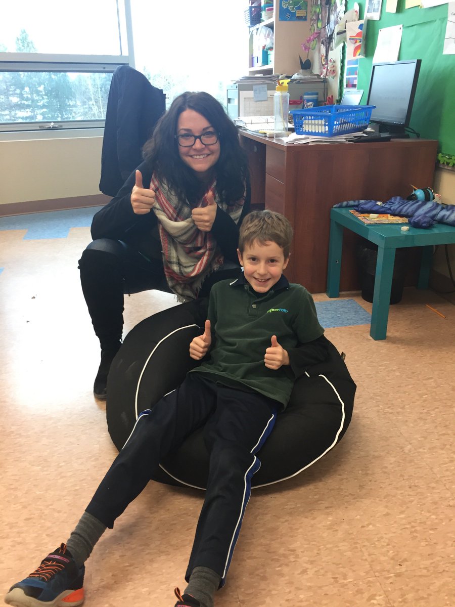 Montfortcecce's tweet photo. Mme Stéphanie a participé à un concours à l'interne. Elle s'est méritée un item d'aménagement flexible pour le #bienêtre de ses élèves #transformation https://t.co/brB3Xt5qDb
