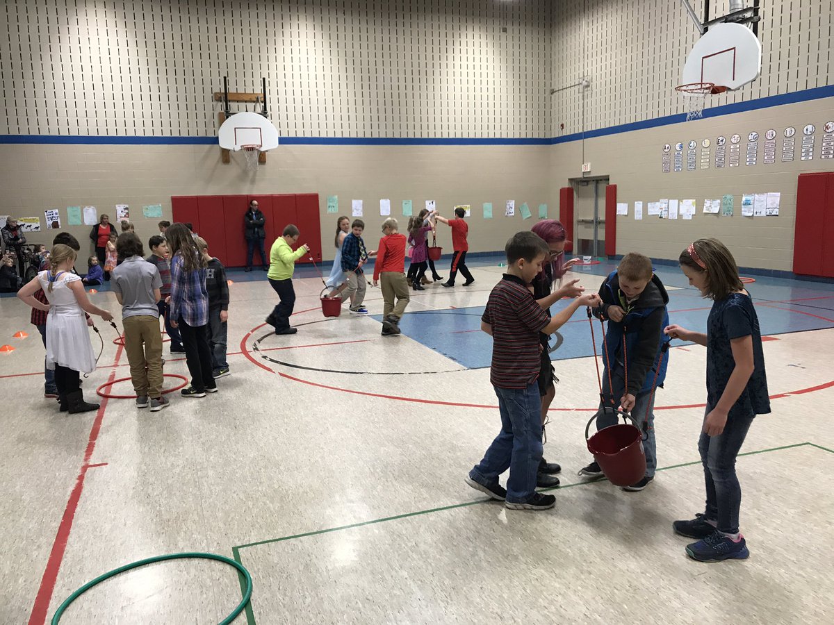 CI_kbendson's tweet photo. Students collaborating during a Steam Expo challenge today. #PhyEdRocks #GoCIGo https://t.co/BkxtgoM0r4