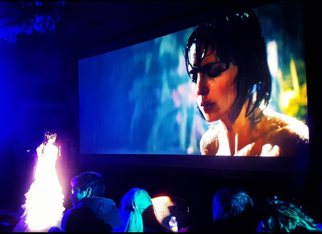 ivanfmula's tweet photo. La experiencia inmersiva de #vodafoneyu me ha recordado lo buena y divertida que es #Rec3. Pronto os lo cuento todo en @ecartelera. #yuREC https://t.co/xlrTOaAOrD